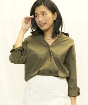 TONAL バックスリットネックシャツ