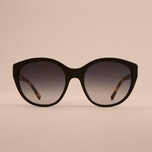 BURBERRY バックルディテール ラウンドフレーム サングラス ブラック | バーバリー