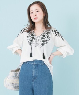 URBAN RESEARCH フラワー刺繍ブラウス
