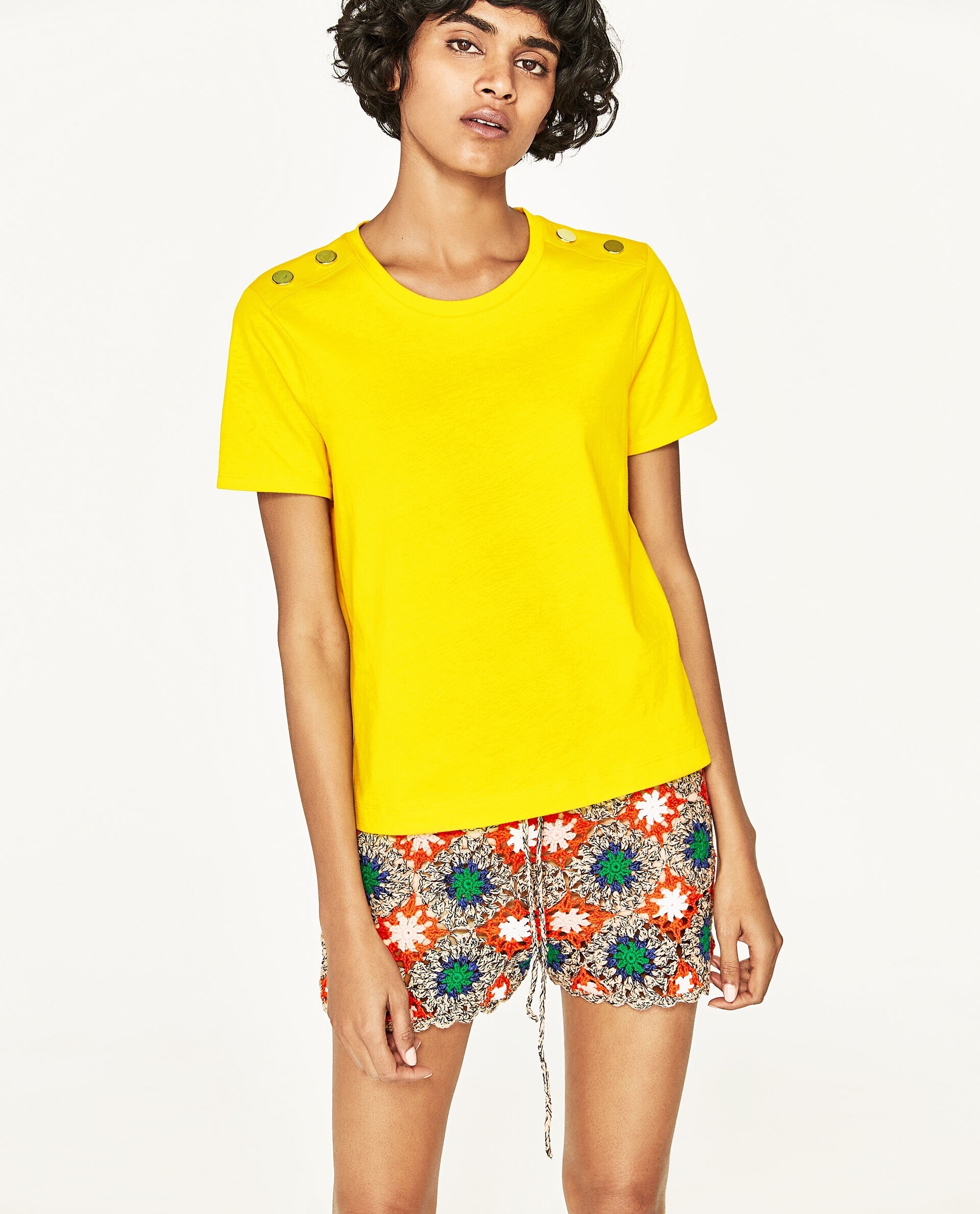 ZARA メタル加工ボタン付きＴシャツ