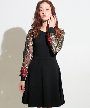 Settimissimo 【MADE IN ITALY】メッシュフラワー刺繍フィット&フレアーワンピース