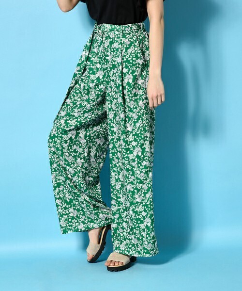 AZUL by moussy ランダムフラワー柄タックベルテッドパンツ