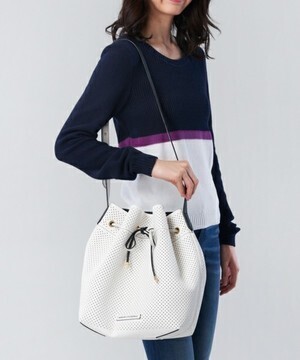 Armani Exchange パンチングエコレザー バケットバッグ