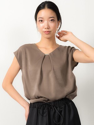 TONAL 【小泉里子さん着用】フロントメタルノースリーブブラウス | レディースファッション通販のTONAL（トーナル）公式通販サイト