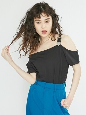 EVRIS ショルダーバックルオフショルトップス