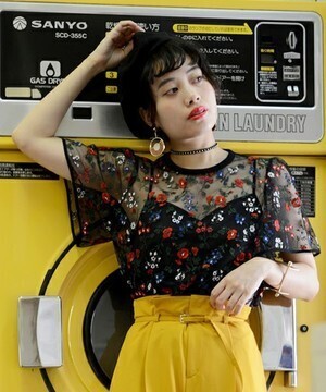 UNITED TOKYO エンブロイダリーチュールトップ