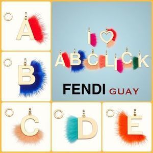 FENDI イニシャルペンダント