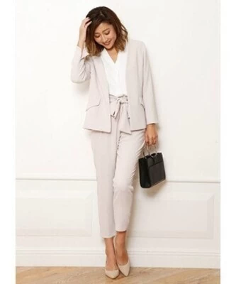 校閲ガール 石原さとみさん着用 ドラマ『地味にスゴイ！ 校閲ガール・河野悦子』主人公を演じる石原