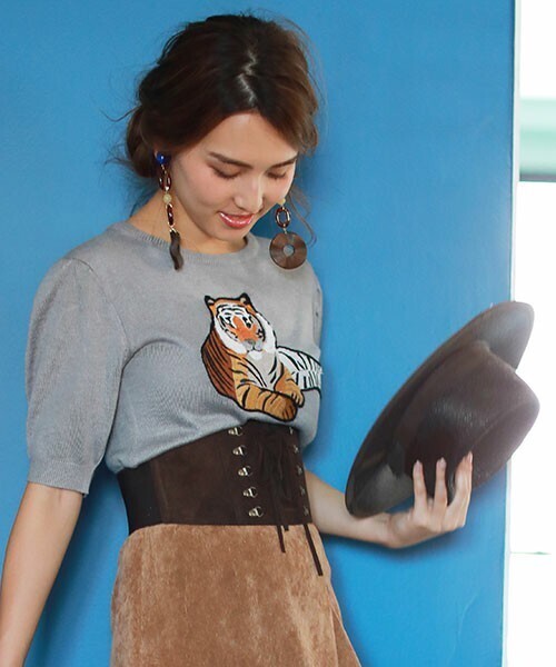 REDYAZEL トラ刺繍ニット