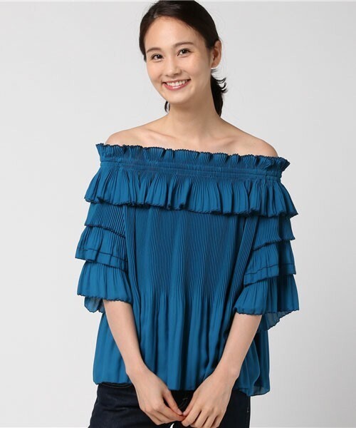 Lily Brown プリーツオフショルトップス