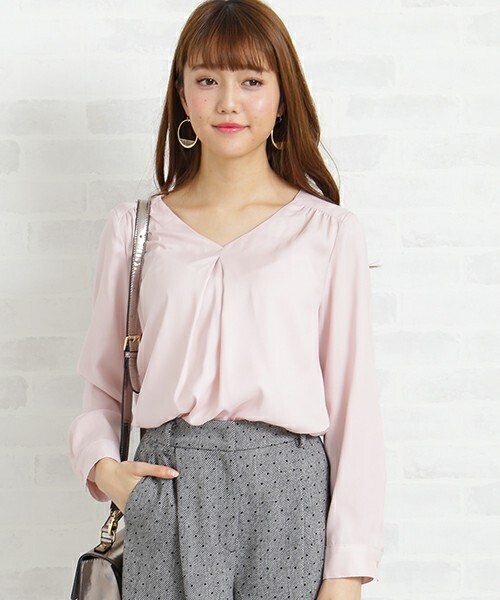 N.（N. Natural Beauty Basic） バックサテン両Vネックブラウス