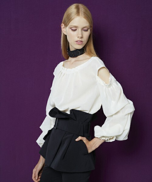 AULA AILA VOLUME TUCK SLEEVE BLOUSE