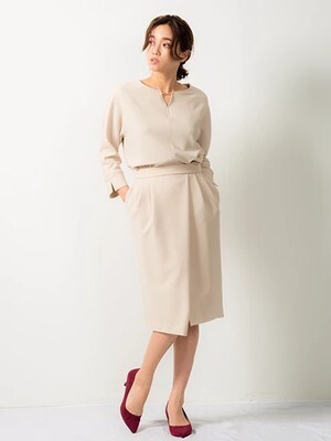TONAL 【宮城 舞さん着用】（CLASSY.コラボ)スリットネックブラウスｘタイトスカートSET | レディースファッション通販のTONAL（トーナル）公式通販サイト