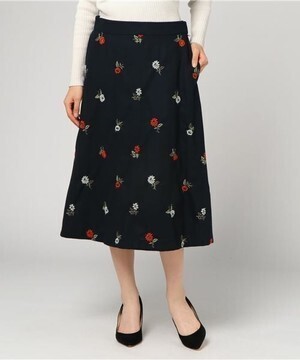 nesessaire Floretエンブロイダリースカート