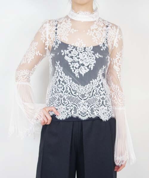 AULA AILA LEAVER LACE WITH PLEATS BLOUSE