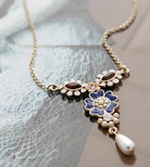 raffia Jewel Casket / Sus necklace