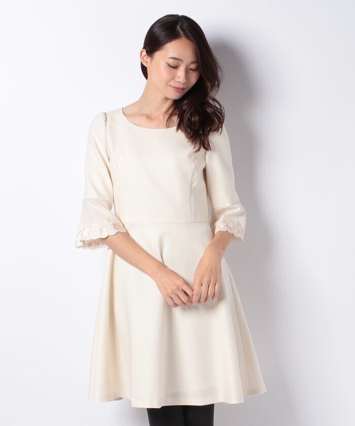 LAISSE PASSE 刺繍スリーブフレアーワンピース