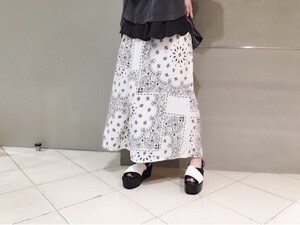 OUTRO SOL バンダナプリントラップワイドパンツ
