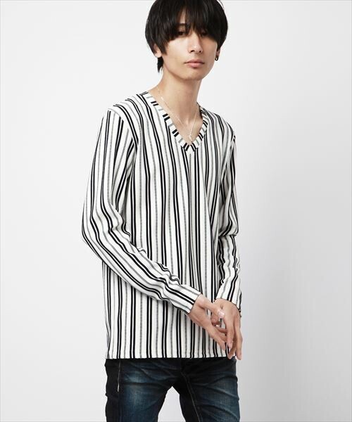 BLACK by VANQUISH リップルストライプVネックロンT
