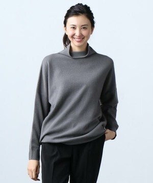 石田ゆり子さんが民衆の敵で着用されていたニット - コレカウ