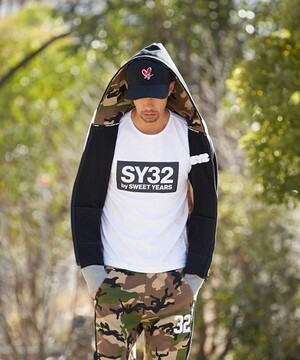 SY32 by SWEET YEARS ニューボックスロゴTシャツ