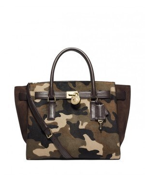 Michael Kors HAMILTON トラベラー カモフラージュ サッチェル - バッグ