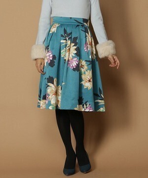And Couture ロゴ入り大花柄スカート