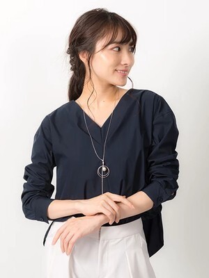 TONAL Vネックブラウジングタックブラウス