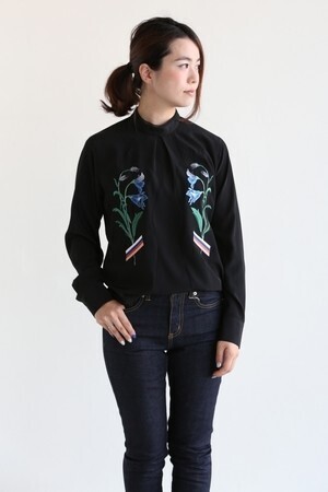 AKIRA NAKA Back open embroidery BL 刺繍ブラウス