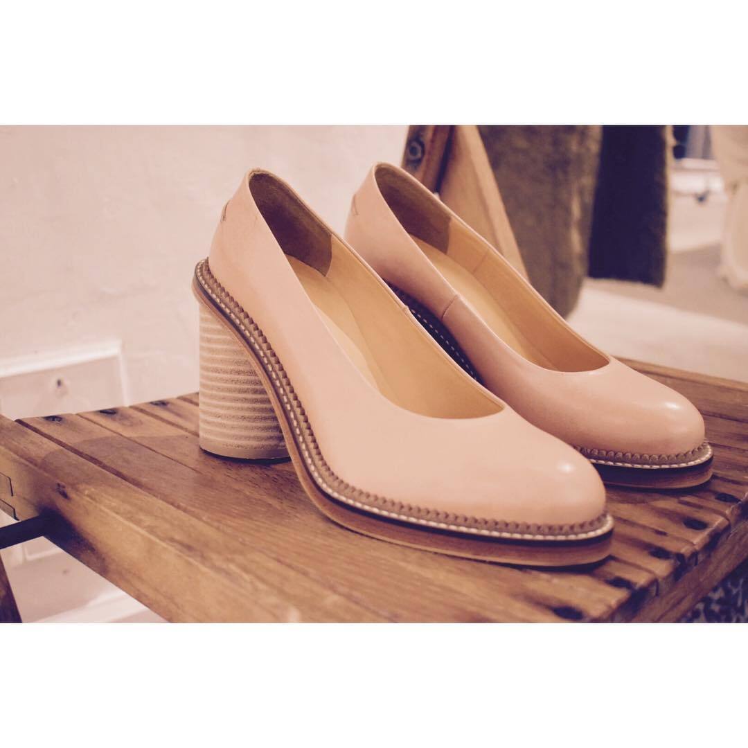 THE Dallas nume leather pumps