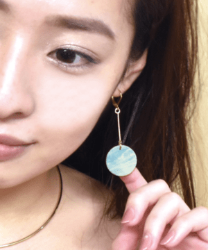 GOLDY 1170603 D  ストーン サークルプレート ピアス　　ライトブルー