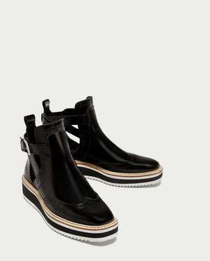 ZARA カットアウトフラットアンクルブーツ