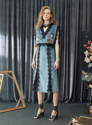 DISAYA VANITAS REFINE VELVET MIDI DRESS
