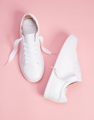 Bershka ヒールディテール入りレースアップスニーカー
