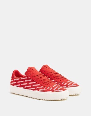 Bershka テキスト入りレッドスニーカー