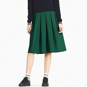 UNIQLO ハイウエストドライストレッチタックスカート（丈標準63～65cm）