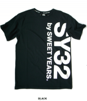 SY32 by SWEET YEARS 【TNS1603】バーティカルロゴTシャツ