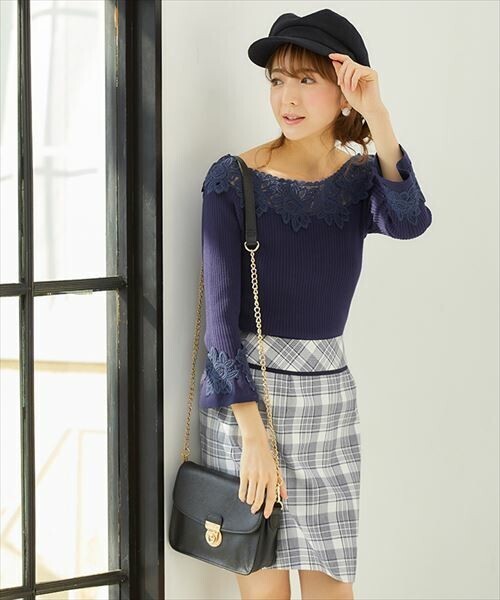 LAISSE PASSE ﾌﾗﾜｰﾓﾁｰﾌニット