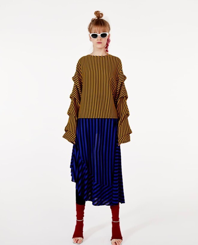 ZARA スリープギャザー入りストライプTシャツ