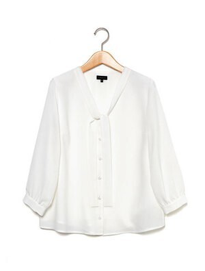 TALBOTS ナロータイ付クルミボタンブラウス