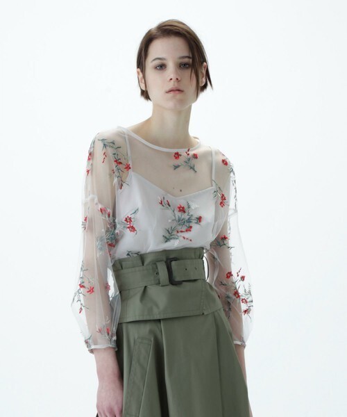GRACE CONTINENTAL フラワーチュール刺繍トップ