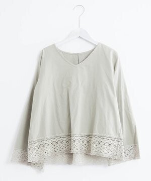 fillil 裾レースデザイン Vネックコットンカットソー