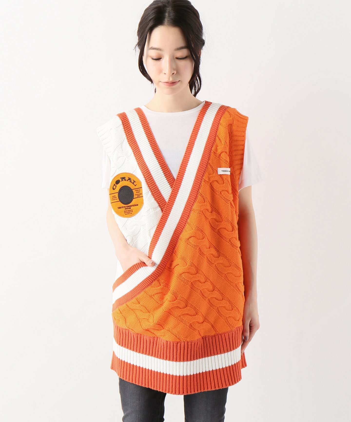 TENDER PERSON CLOSS KNIT VEST