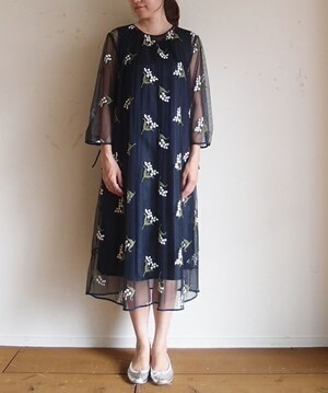 nesessaire スズラン刺繍チュールワンピース