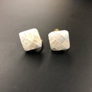 GOLDY 2180112 B ホワイトシェル イヤリング