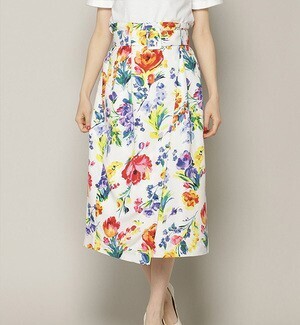 And Couture ローズブーケプリントラップ風タイトスカート