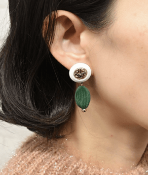 GOLDY 1171014 レトロボタン フロッキー ピアス B