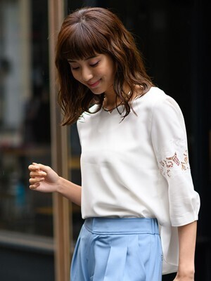 TONAL エンブロイダリーハートネックブラウス