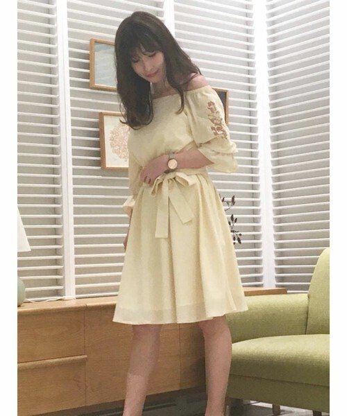 MERCURYDUO 袖刺繍ベルト付ワンピース