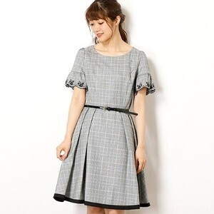 LAISSE PASSE 袖刺繍ｸﾞﾚﾝﾁｪｯｸワンピース